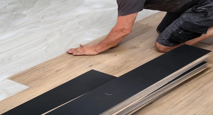 7 Dicas Essenciais para uma Instalação de Piso Vinílico Sem Falhas 2 Is It Cheaper to Install Tile or Vinyl Flooring 1